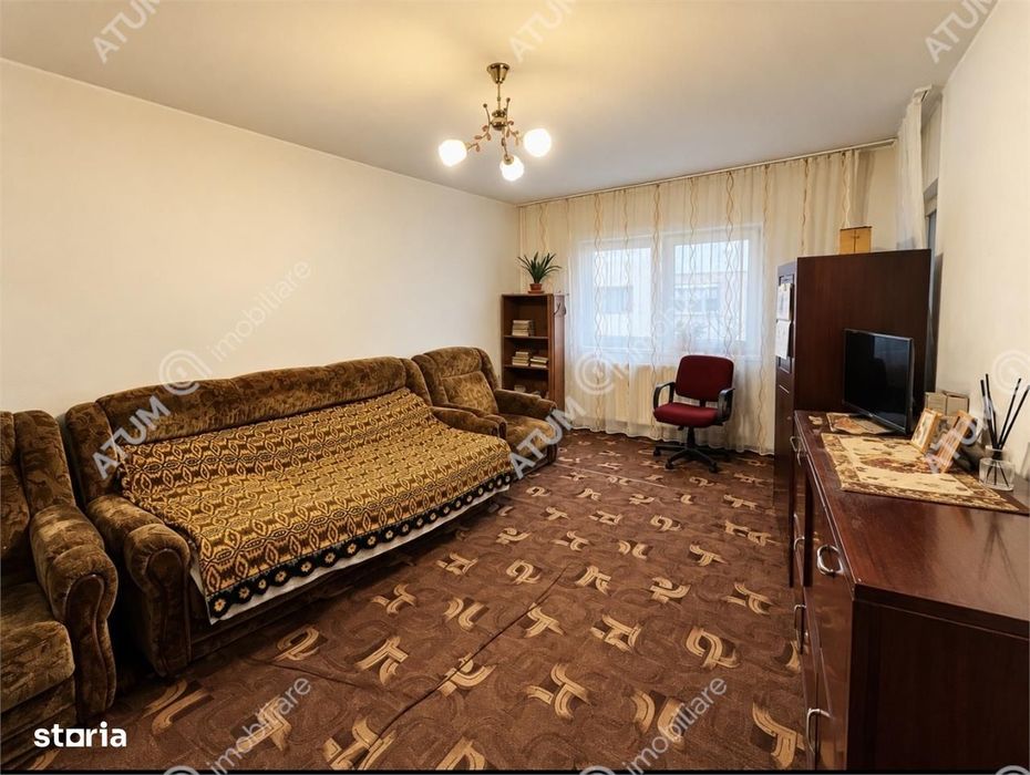 Apartament cu 2 camere decomandate si pivnita zona Semaforului