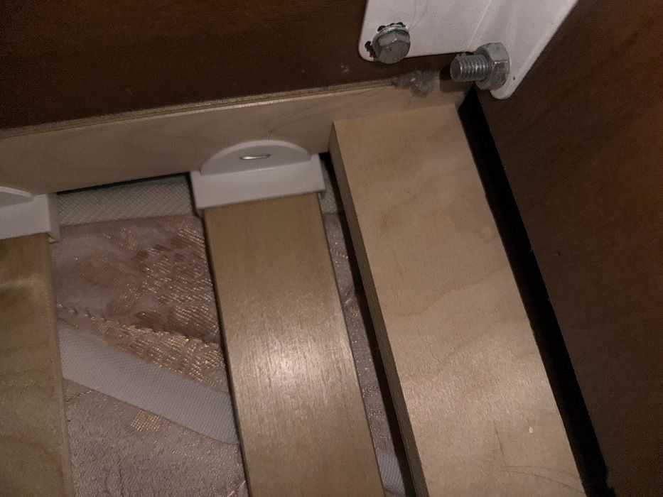 Двухспальная кровать