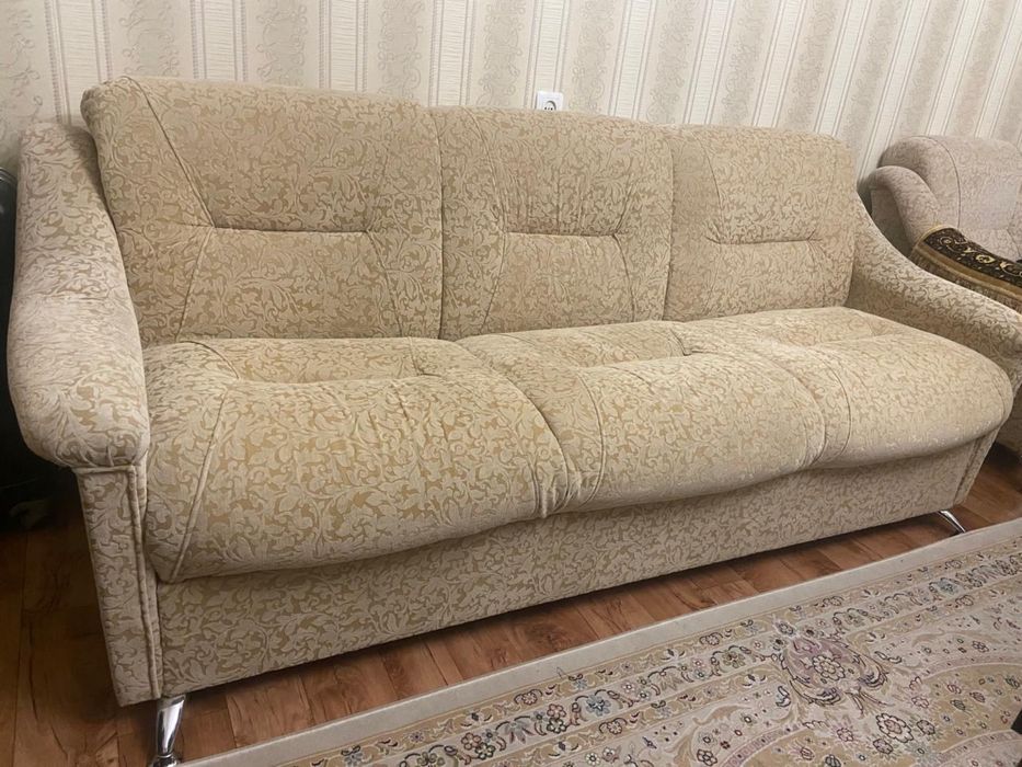 Продаю диван с 2 креслами