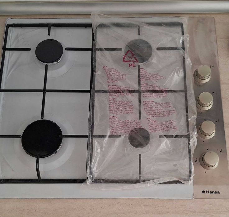 Plita incorporabila Hansa si cuptor Beko pe gaz