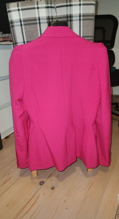 Sacou  Zara roz ciclam magenta cu umeri
Fara defecte
Purtat de 3,4 ori