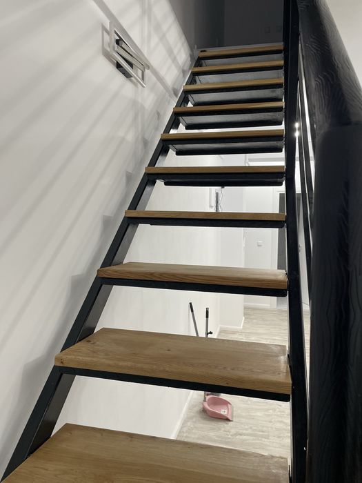 Mobilier din lemn masiv la comandă | Proiectare & LED integrate