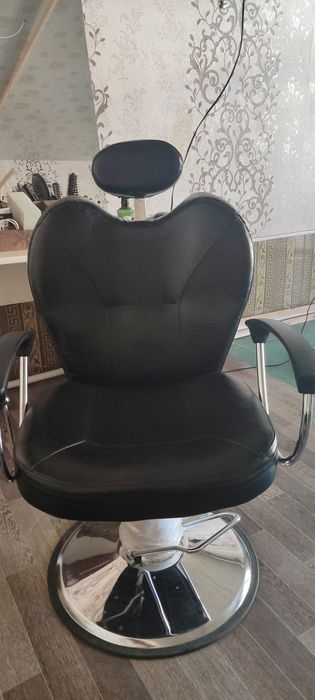 Парикмахерские кресло