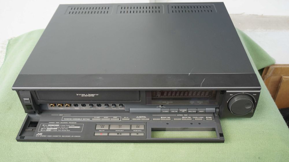 Video recorder VHS marca JVC model HR-D990