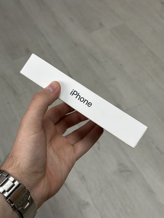 iPhone 15 / 256 GB / 0 Folosiri / Sigilat / Negru / Nou / Liber de retea