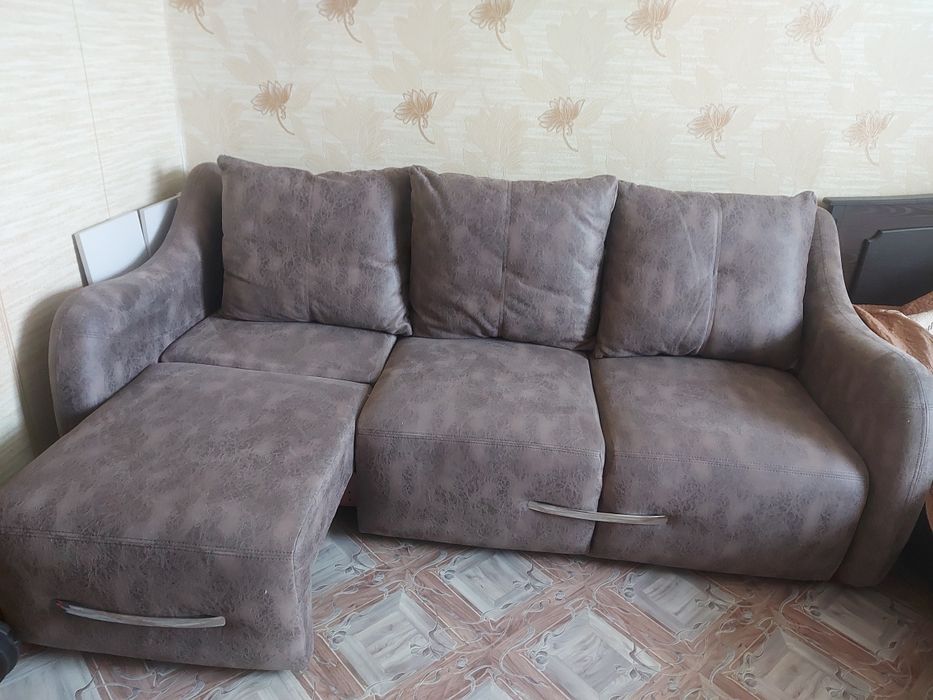 Продам диван почти новый