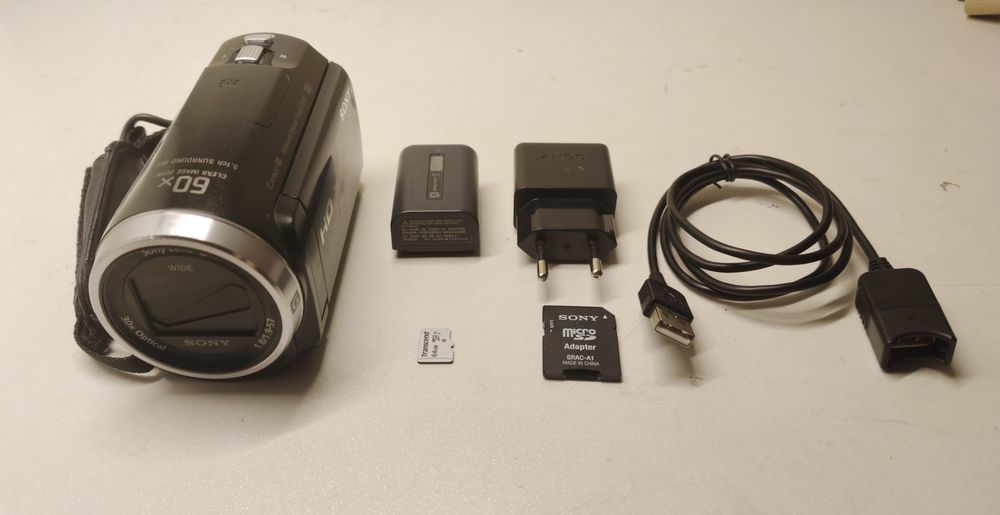 Видеокамера Sony HDR-CX625