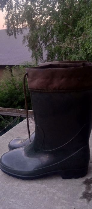 Продам резиновые сапоги