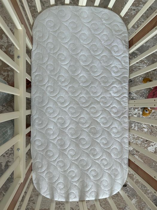 Детская кроватка белая