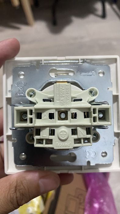 Розетки и выключатели