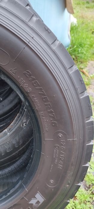 Гуми за камион BRIDGESTONE 215/75 R 17,5  4 броя.