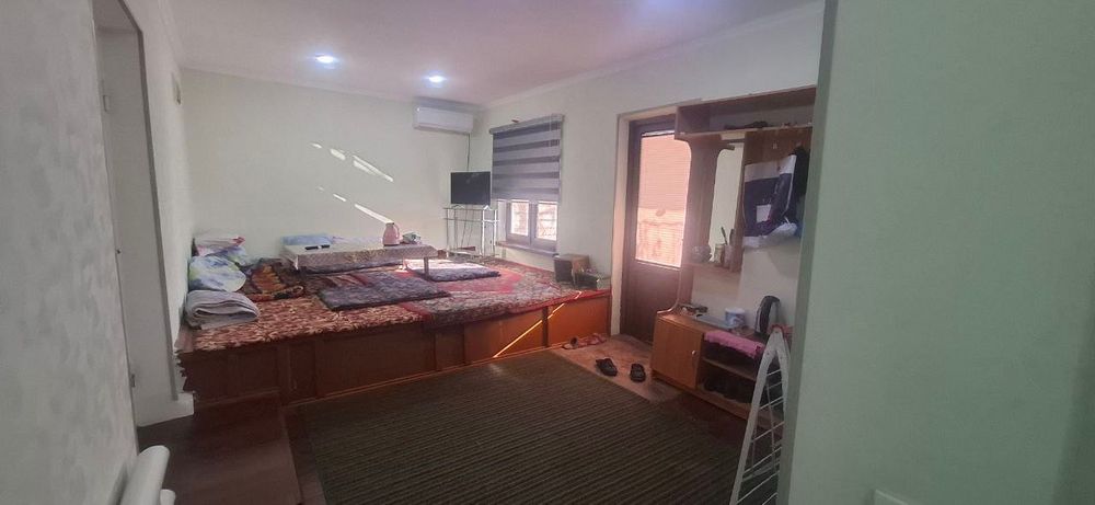 Срочно продаётся в центре  9.5 сот 10 ком