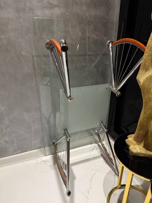 Офисный журнальный столик