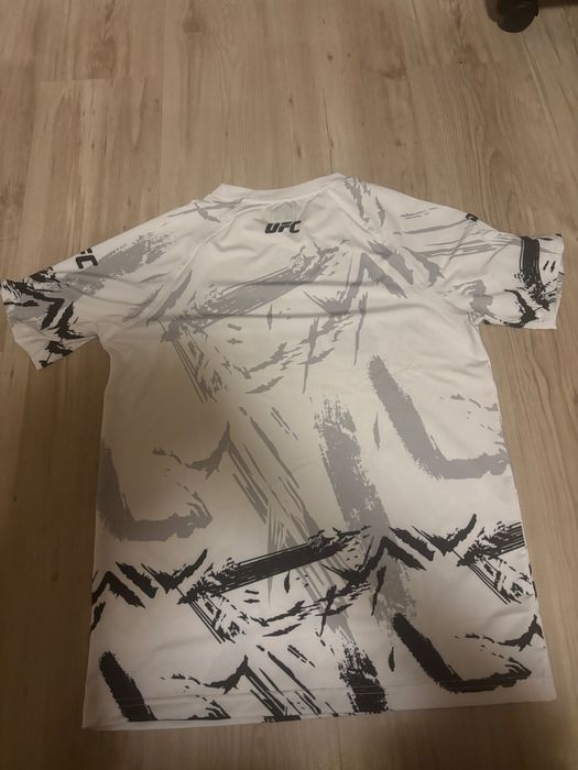 Чисто нова  тениска на Ufc venum