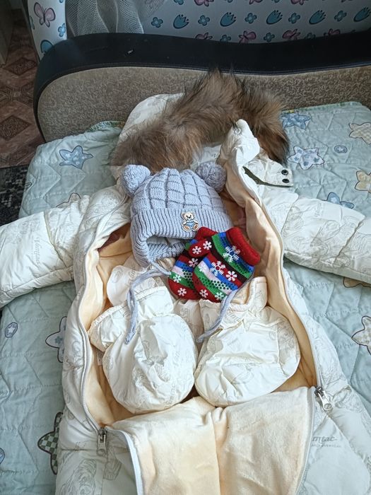 Продам детский комбинезон трансформер