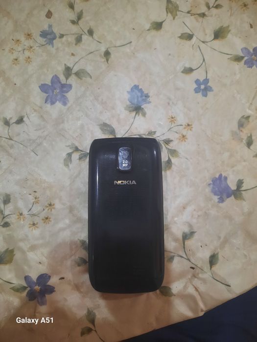 Nokia rangi qora