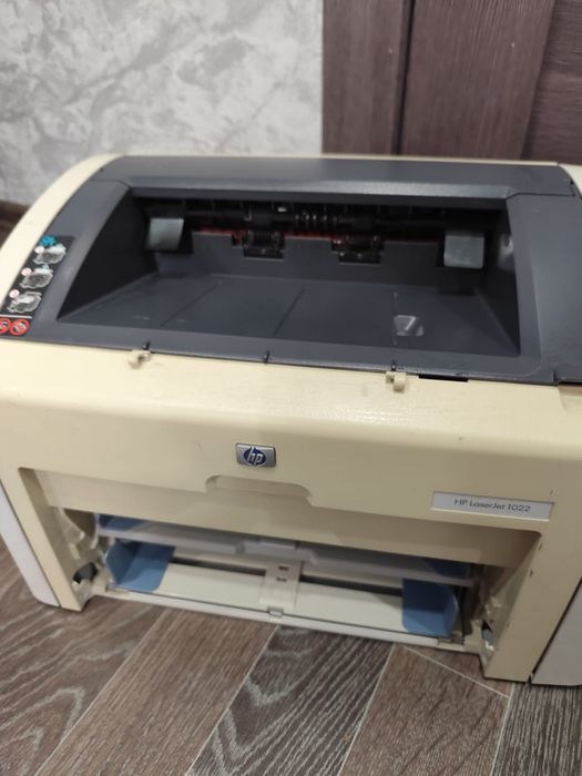 Продам принтер HP LaserJet 1022