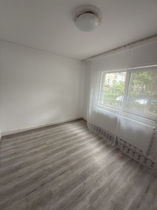 Inchriez apartament