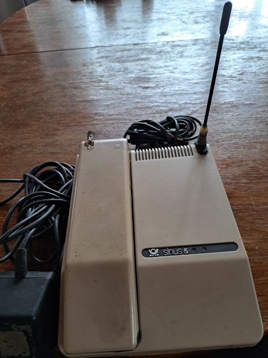 Продавам радио телефон