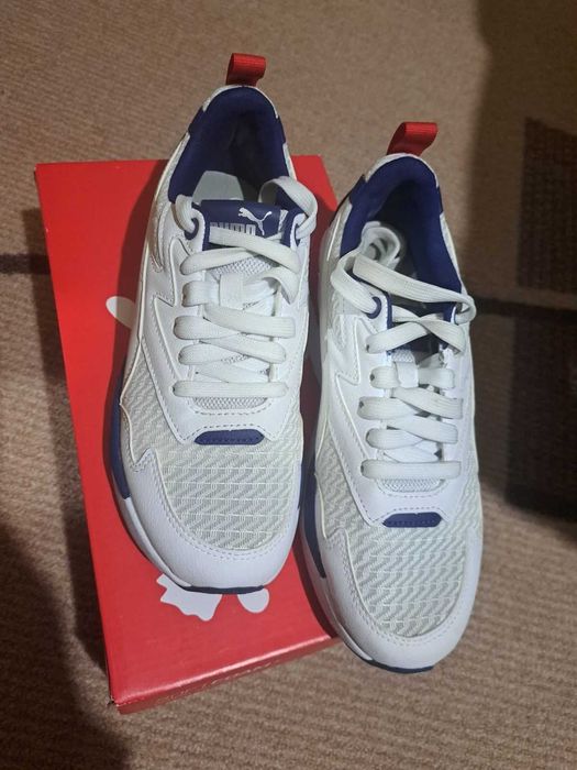 Дамски спортни обувки