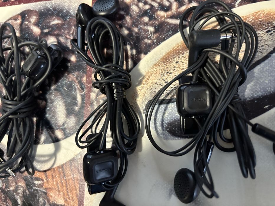 оригинални зарядни и слушалки Nokia