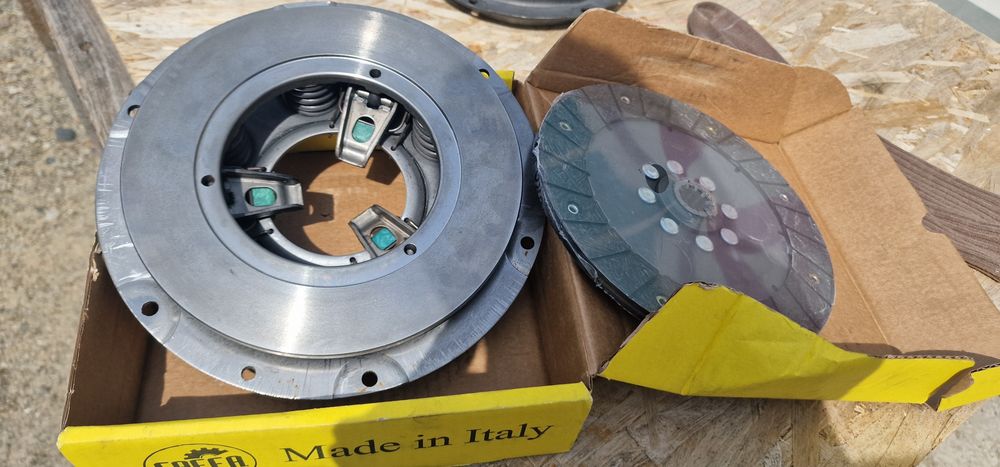 Kit ambreiaj tractor Fiat 312 315 pret 1850 lei import Italia se poate