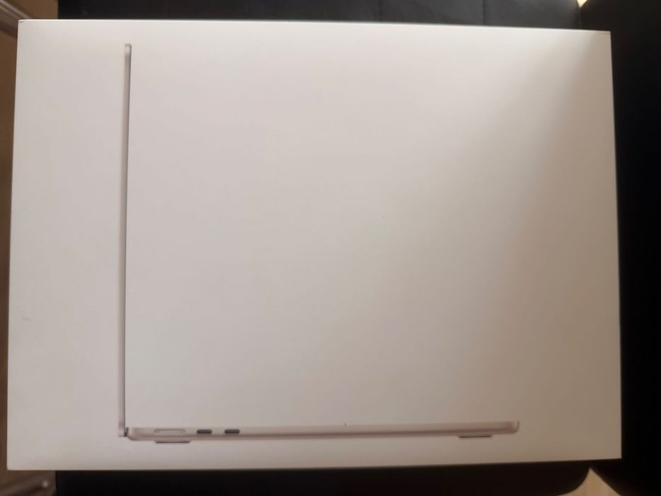 MacBook Air M2 13.6” / 16GB / 256GB / Гаранция / Като нов