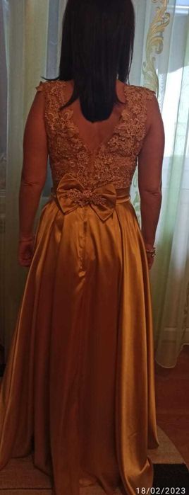 Rochie de ocazie aurie cu dantela florala
