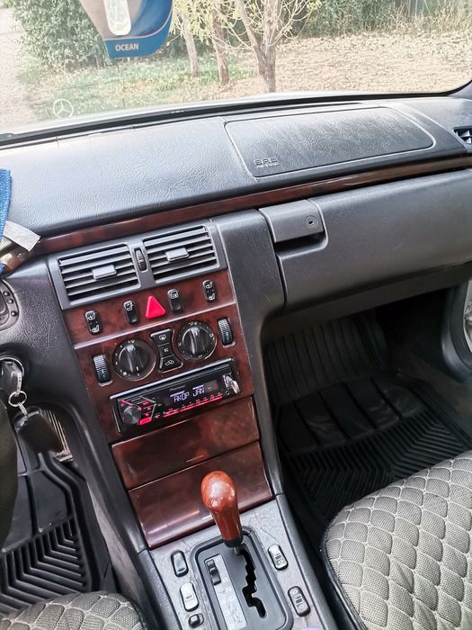 Мерседес 210 до рестайлинг