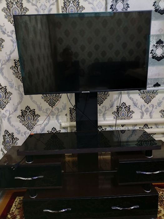 Televizor va patistavka sotiladi