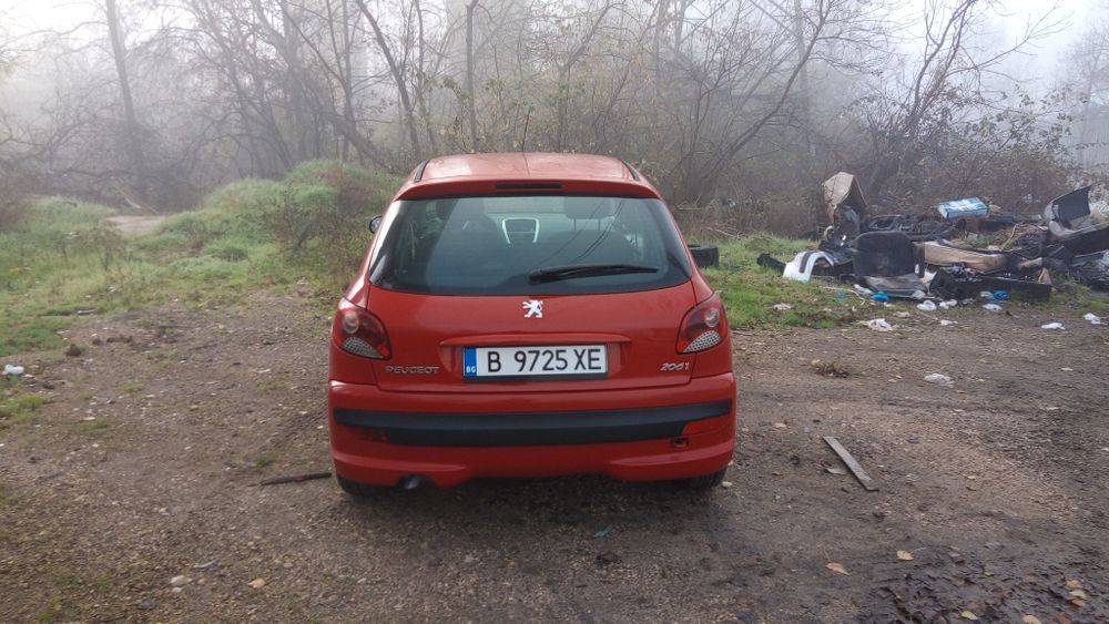 Продавам Пежо 206 Плюс 1,1 двигател хечбег2010 година бензин