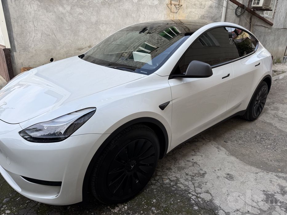Tesla model Y. RWD .