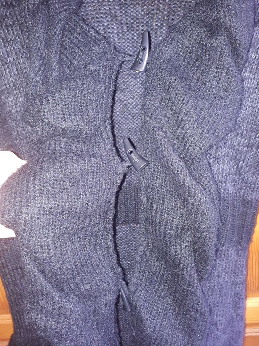 Сиво – черна жилетка плетиво размер Л