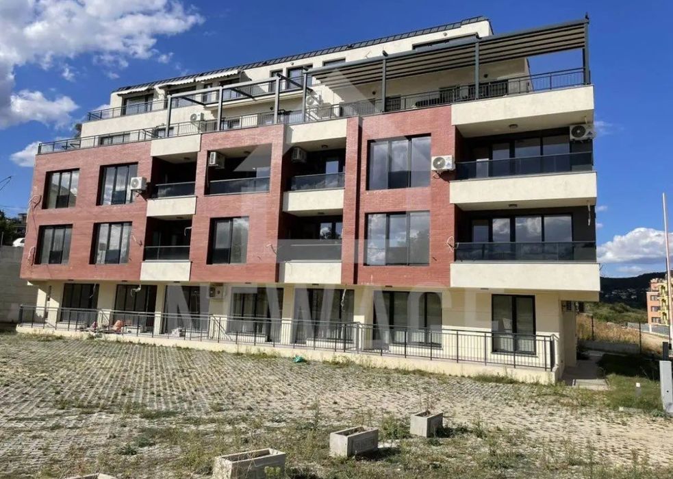 Дава се под наем Едностаен апартамент в к.к. Св.Св. Константин и Елена - 40 кв.м за 105000 € - Снимка #1