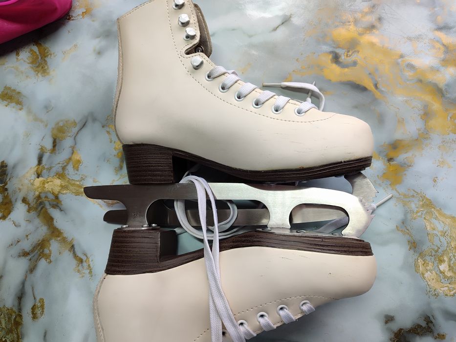 Фигурные коньки 34 размер (22,7см)