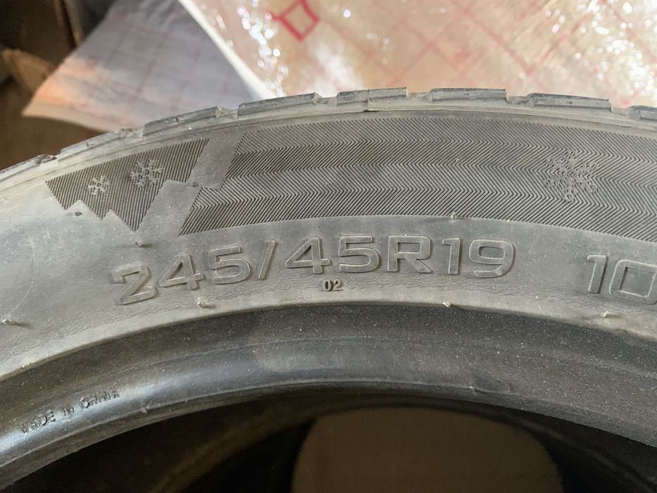 Продам Шины 245 / 45 / 19