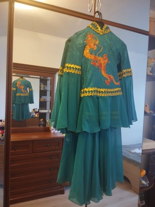 Продам костюмы детские