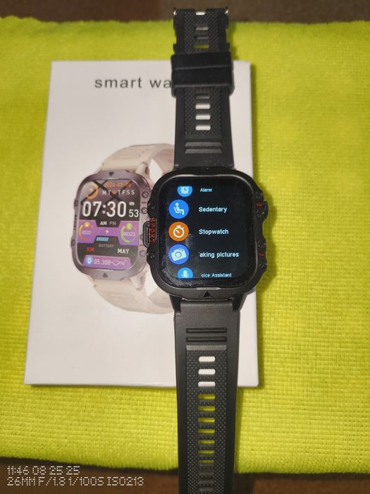 Smartwatch cu lanternă