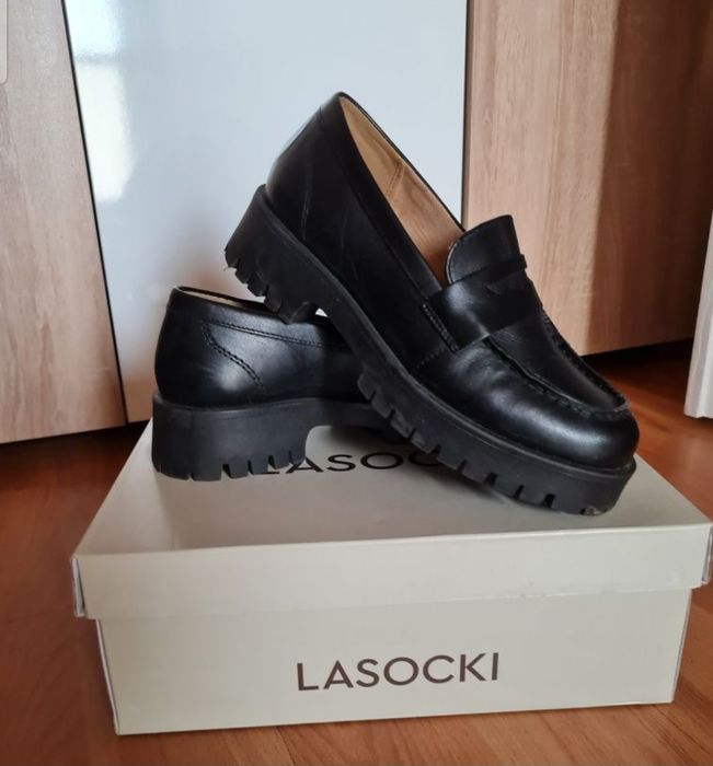 Обувки ,боти ,бели кецове естествена кожа