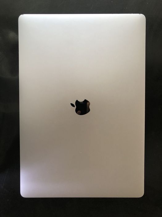 Macbook pro  i7 16 dyum
