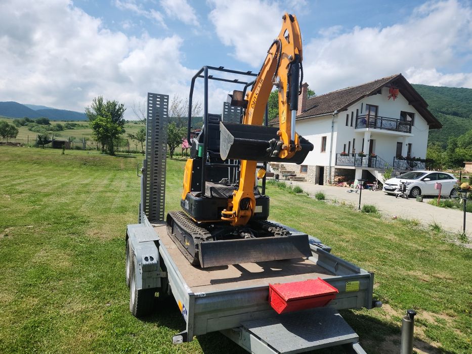 Mini Excavator de inchiriat