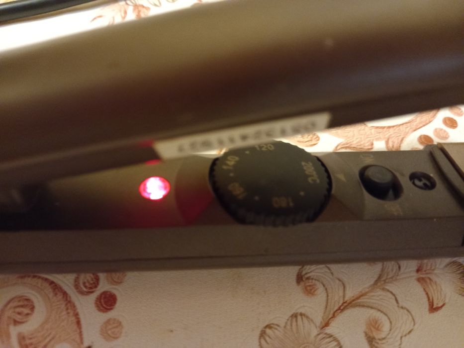 Утюжок для волос VITEK