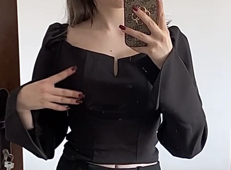 Top cu mânecile lungi