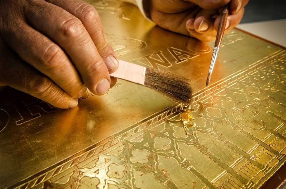 Поталь, оригинал, плотная. Золотые лаки  для реставрации