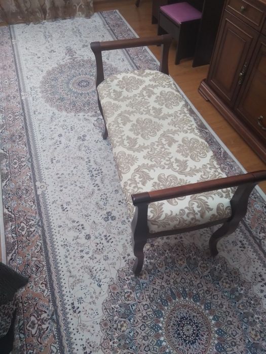 Диванчик,кресло к спальному гарнитуру