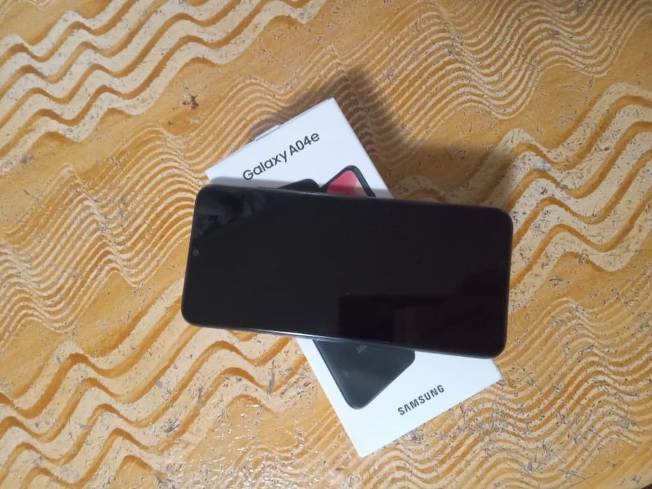Продам самсунг а04е