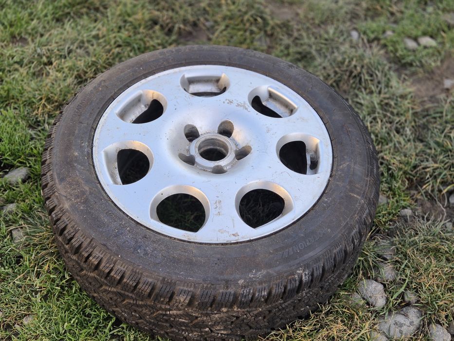 Vând roata de audi a4 b6 . 205 55 r 16  cauciuc nou pe janta de alumin