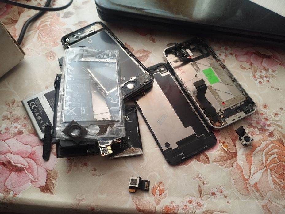 Айфон 4 s на запчасти