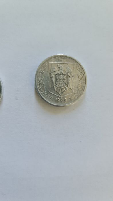 Vand 4 monede vechi de 100 ,500 si 1000 lei si 1 de 50 lire ital