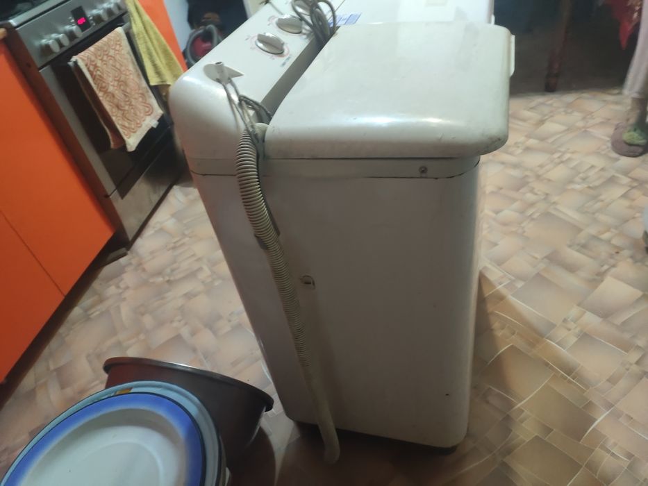 Продам полу автомат стиралку